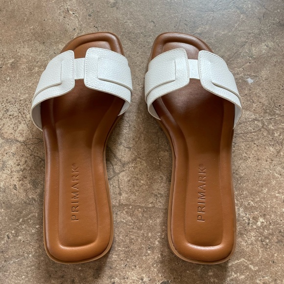 White H Sandals (6) - Picture 1 of 4